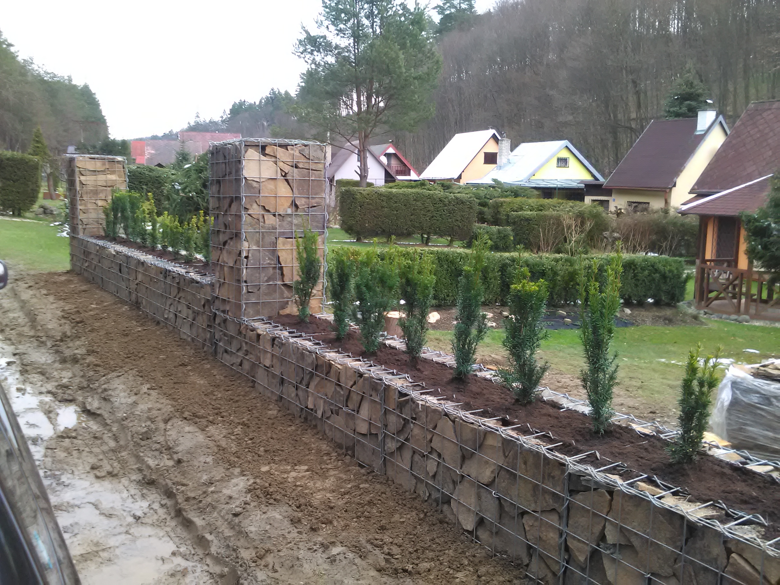 Realizácia gabionového plota spoločnosťou Gustáv Širaj - GUIN / Strechy a gabiony - GUIN, Vranov nad Topľou, Slovensko