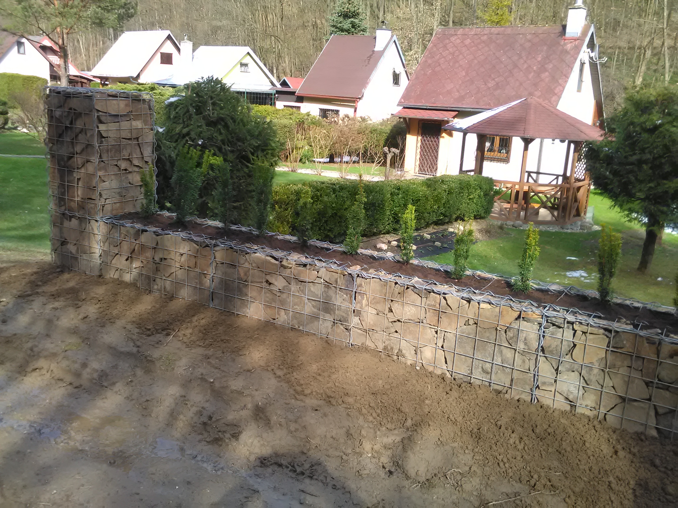 Realizácia gabionového plota spoločnosťou Gustáv Širaj - GUIN / Strechy a gabiony - GUIN, Vranov nad Topľou, Slovensko